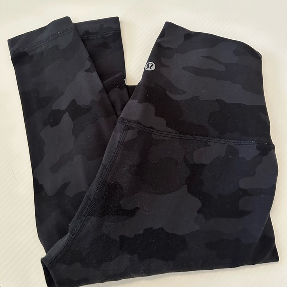 ✨✨✨lululemon Align™ High-Rise Pant 31" Size 4 Black Camo - Picture 2 of 5